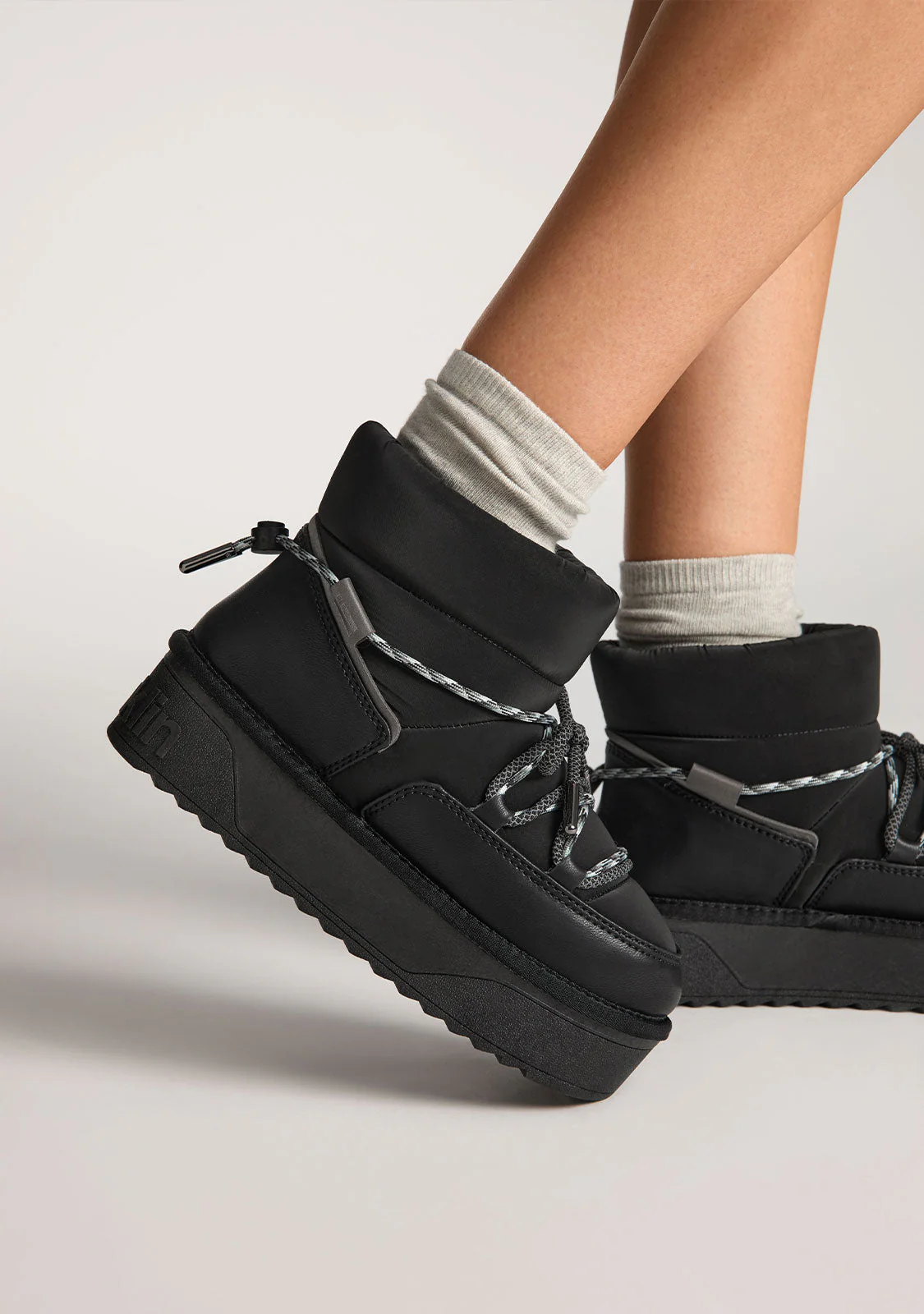 Nordic V2 Low Lace Black - Image 5